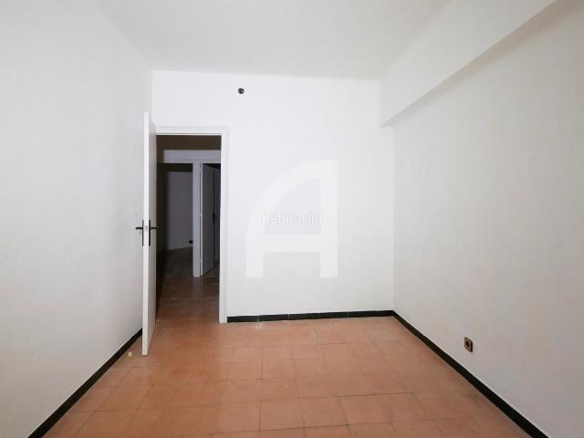 Piso en venta en Barcelona, Guinardó. PISO AMPLIO CON MUCHAS POSIBILIDADES. Pisos.