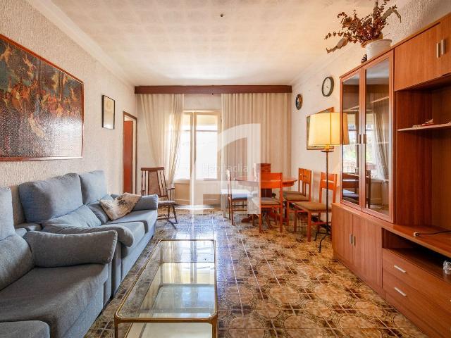 Piso en venta en Barcelona, Guinardó. PISO CON ESTANCIAS AMPLIAS Y CON MUY BUENA DISTRIBUCIÓN. Pisos.