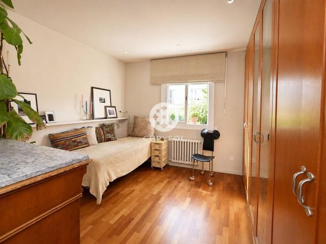 Piso en venta en Barcelona, Guinardó. Piso en venta en la calle Sant Antoni Maria Claret, frente a los Jardines de Can Miralletes. Pisos.