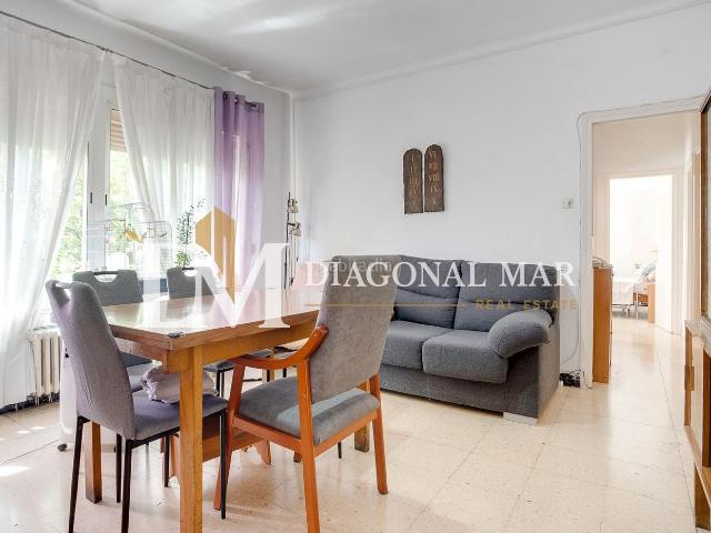 Piso en venta en Barcelona, Guinardó. PISO A REFORMAR INTEGRAMENTE. GRANDES POSIBILIDADES. SITUADO EN EL BAIX GUINARDÓ ZONA MARAGALL BARCELONA. Pisos.