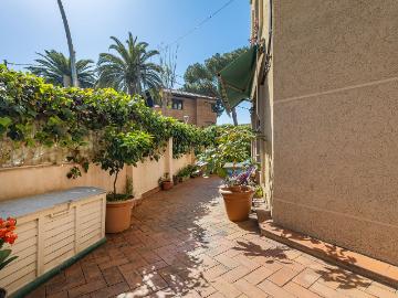 Piso en venta en Barcelona, Horta. terraza, reformado. Pisos.