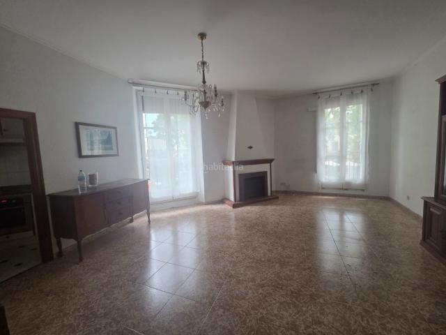 Piso en venta en Barcelona, Horta. Venta piso en Rajoler HORTA. Pisos.
