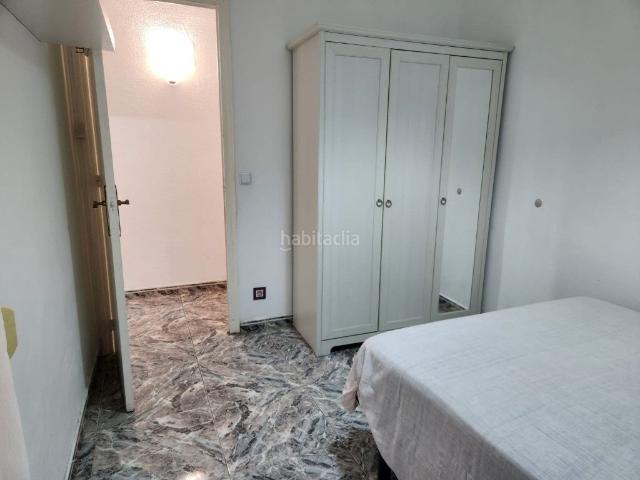 Piso en venta en Barcelona, Horta. Amplio piso con ascensor, balcón y 3 habitaciones en calle Tajo junto a Paseo Maragall. Pisos.