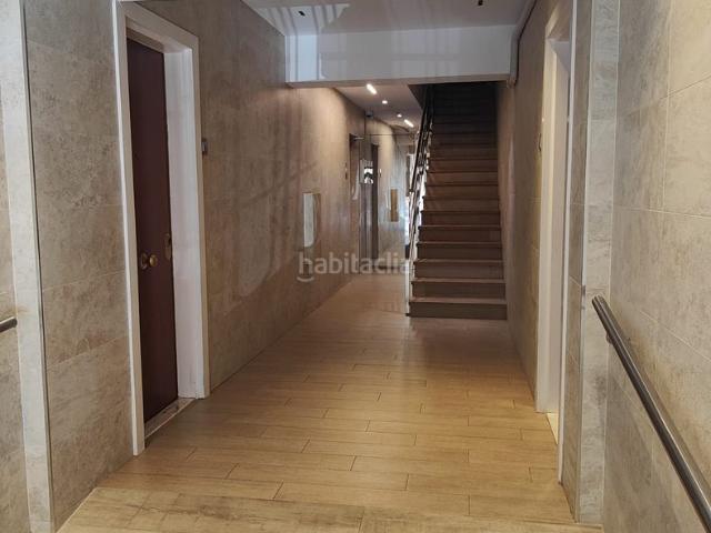 Piso en venta en Barcelona, Horta. Piso de 74m2 exterior, en paseo Valldaura. Pisos.
