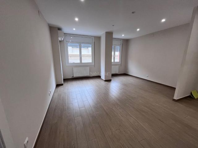 Piso en venta en Barcelona, Horta. Piso recién reformado en calle Tossa, Horta. Pisos.