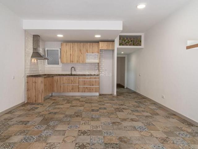 Piso en venta en Barcelona, Horta. Planta baja reformada con acceso directo desde la calle. Pisos.