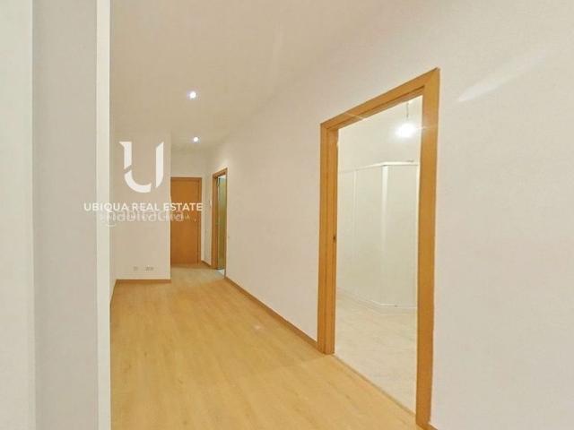Piso en venta en Barcelona, Hostafrancs. VIVIENDA ALQUILADA, IDEAL PARA INVERSORES Y SIN COMISIONES DE AGENCIA. Pisos.