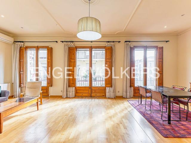 Piso en venta en Barcelona, L´Antiga Esquerra de l´Eixample. Magnífica propiedad con terraza en finca regia en lEixample Esquerra. Pisos.
