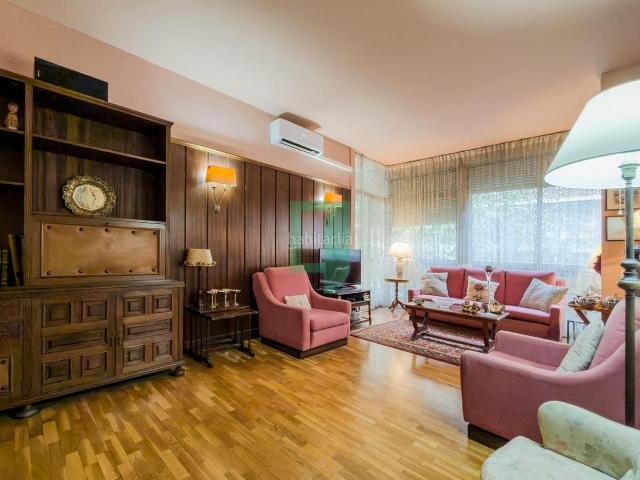 Piso en venta en Barcelona, L´Antiga Esquerra de l´Eixample. Amplia vivienda en el corazón de Barcelona. Pisos.