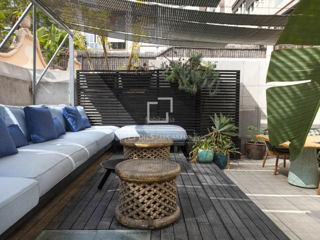 Piso en venta en Barcelona, L´Antiga Esquerra de l´Eixample. Arquitectura modernista, terraza de 60 m y orientación sur en lEsquerra de lEixample. Pisos.