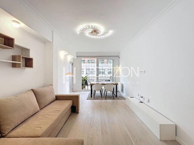 Piso en venta en Barcelona, L´Antiga Esquerra de l´Eixample. Espectacular piso completamente reformado con calidades premium. Pisos.