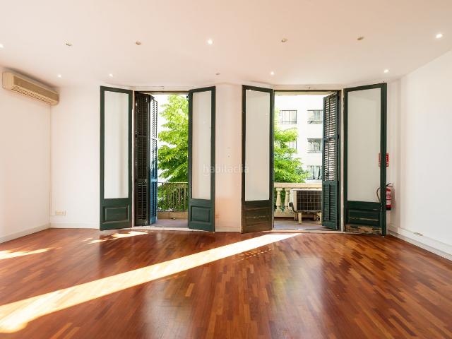 Piso en venta en Barcelona, L´Antiga Esquerra de l´Eixample. Piso en venta de 5 habitaciones y 2 baños en el corazón de l'Eixample. Pisos.