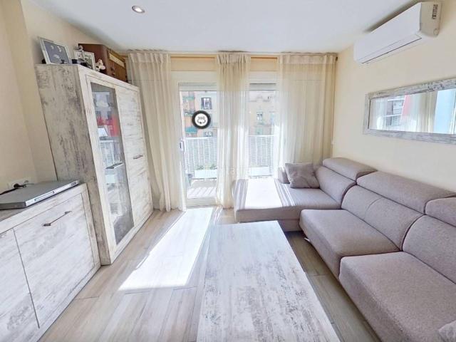 Piso en venta en Barcelona, L´Antiga Esquerra de l´Eixample. PISO EN VENTA REFORMADO, CON BALCON, FINCA CON ASCENSOR EN LA MEJOR ZONA DE EIXAMPLE. Pisos.