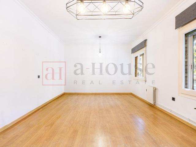 Piso en venta en Barcelona, L´Antiga Esquerra de l´Eixample. PISO PARA ENTRAR A VIVIR EN LANTIGA ESQUERRA DE LEIXAMPLE. Pisos.