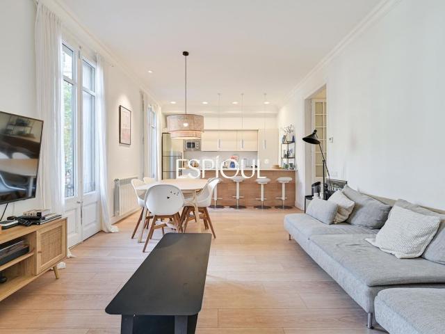 Piso en venta en Barcelona, L´Antiga Esquerra de l´Eixample. Piso reformado de 4 habitaciones con balcón en LAntiga Esquerra de lEixample. Pisos.