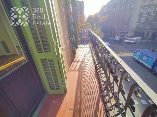Piso en venta en Barcelona, L´Antiga Esquerra de l´Eixample. 2 PRECIOSOS PISOS ALQUILADOS HASTA 01.06.2026 EN CALLE ARIBAU. Pisos.
