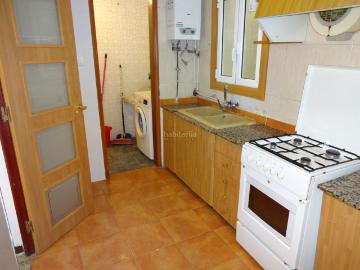 Piso en venta en Barcelona, La Teixonera. Piso de 68 m2 y 3 habitaciones junto metro Teixonera. Pisos.