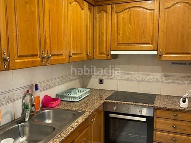 Piso en venta en Barcelona, La Teixonera. PISO EN EL CENTRO DE BARCELONA, CERCA DE TODO, METRO, BUS, SUPERMERCADOS, 3 HABITACIONES DE MATRIMONIO, EXTERIOR. Pisos.