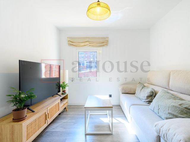 Piso en venta en Barcelona, La Teixonera. PISO PARA ENTRAR A VIVIR EXTERIOR EN LA TEIXONERA. Pisos.