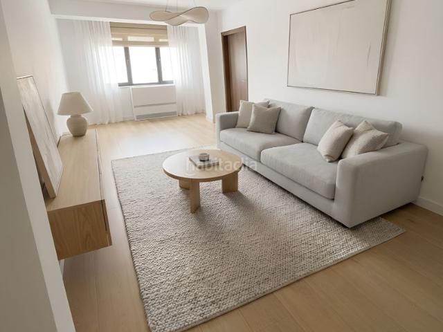Piso en venta en Barcelona, La Teixonera. Piso reformado y luminoso en La Teixonera listo para entrar a vivir. Pisos.