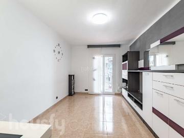 Piso en venta en Barcelona, La Teixonera. Pisos.