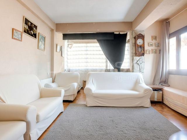Piso en venta en Barcelona, La Verneda La Pau. EXCELENTE OPORTUNIDAD EN ÁREA CON ALTO POTENCIAL DE VALORIZACIÓN POR EL CRECIMIENTO URBANO CERCANO!. Pisos.