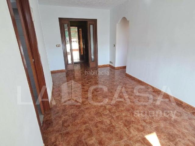 Piso en venta en Barcelona, La Verneda La Pau. LA CASA AGENCY PRESENTA EN EXCLUSIVA OPORTUNIDAD EN SANT MARTI ! PISO TODO EXTERIOR CON 2 BALCONESEN PERFECTO ESTADO PARA ENTRAR. Pisos.