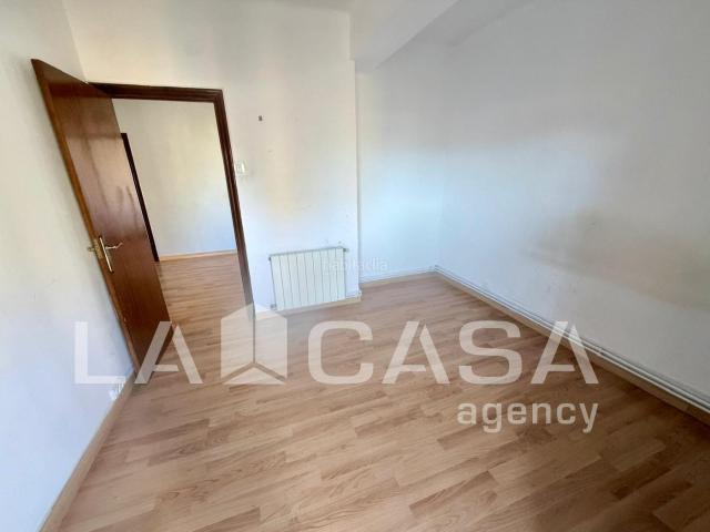 Piso en venta en Barcelona, La Verneda La Pau. LA CASA AGENCY PRESENTA: PISO ALTO CON DOS BALCONES EN SANT MARTÍ. Pisos.