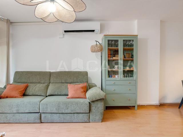 Piso en venta en Barcelona, La Verneda La Pau. Oportunidad de adquirir una vivienda totalmente reformada con 3 habitaciones exteriores, balcón, parking opcional, ascensor y exce. Pisos.