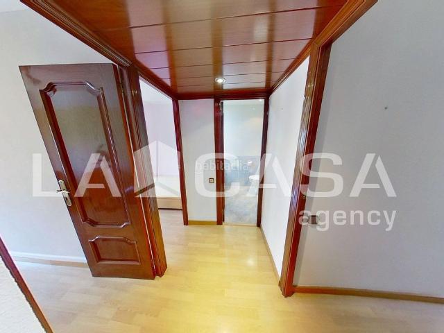 Piso en venta en Barcelona, La Verneda La Pau. ? Piso de 3 habitaciones en excelente estado con balcón y ascensor. Pisos.