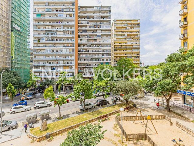 Piso en venta en Barcelona, La Verneda La Pau. Piso reformado con terraza. Pisos.