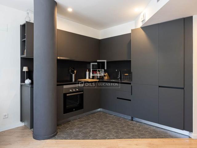 Piso en venta en Barcelona, La Vila Olímpica del Poblenou. Piso en excelentes condiciones de 2 dormitorios en venta en Poblenou, Barcelona. Pisos.