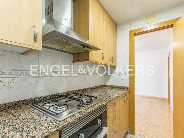 Piso en venta en Barcelona, La Bordeta. Oportunidad única en Sants. Pisos.