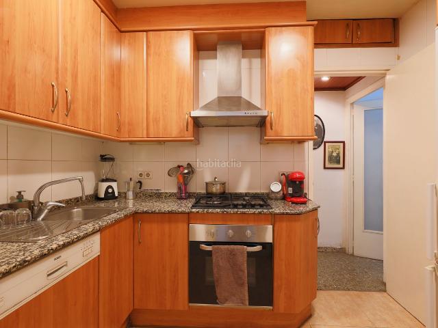 Piso en venta en Barcelona, La Bordeta. ALQUILADO A 1000 EUROS AL MES CONTRATO DE UN AÑO Y MEDIO. Pisos.