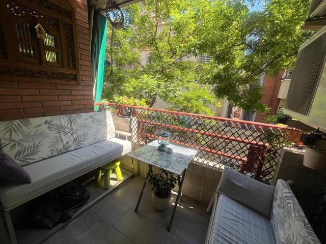 Piso en venta en Barcelona, La Bordeta. PISO CON PARKING EN ZONA GRAN VIA. Pisos.