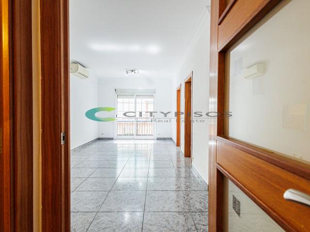 Piso en venta en Barcelona, La Bordeta. Pisos.