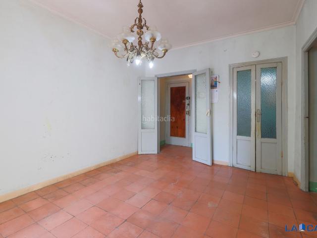 Piso en venta en Barcelona, La Bordeta. Pisos.