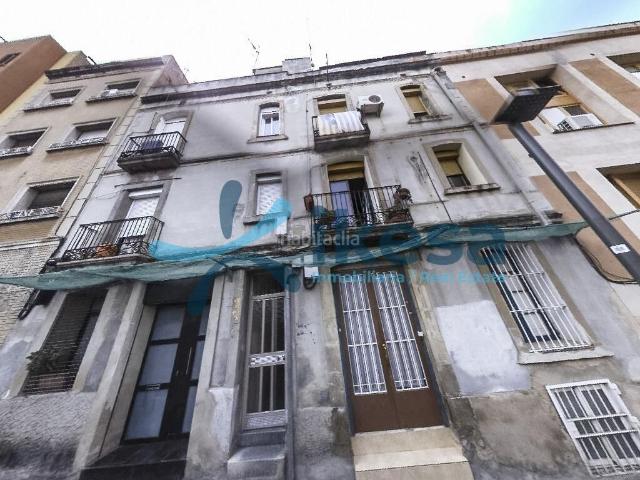 Piso en venta en Barcelona, La Bordeta. Venta de Vivienda en Barcelona. Activo Inmobiliario Sin Posesión, No se puede Visitar. Pisos.