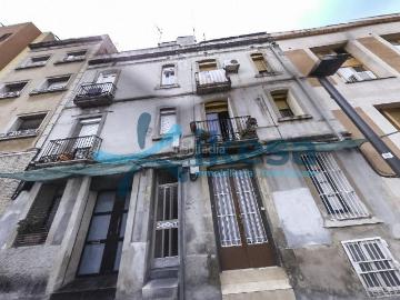 Piso en venta en Barcelona, La Bordeta. Venta de Vivienda en Barcelona. Activo Inmobiliario Sin Posesión, No se puede Visitar. Pisos.