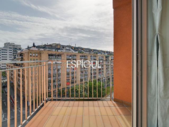Piso en venta en Barcelona, La Bordeta. 7ª Planta con Sol Directo, 4 Habitaciones y Parking incluido junto a Can Batlló. Pisos.