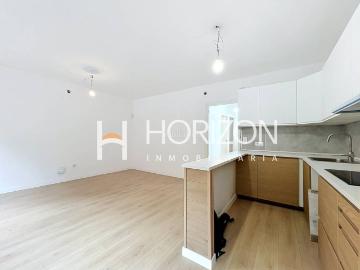 Piso en venta en Barcelona, La Font d´en Fargues. Magnífico piso reformado junto al Paseo Maragall luminoso y bien comunicado. Pisos.
