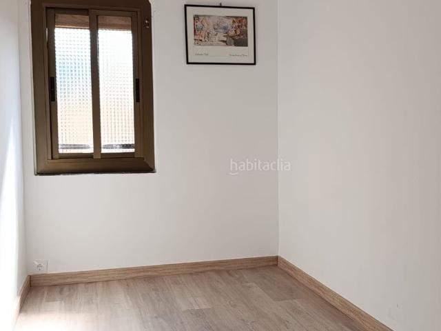 Piso en venta en Barcelona, La Marina del Port. 3 dormitorios · 5ª planta con ascensor · Reformado · Mucha luz natural,cocina y lavadero espaciosos. Pisos.