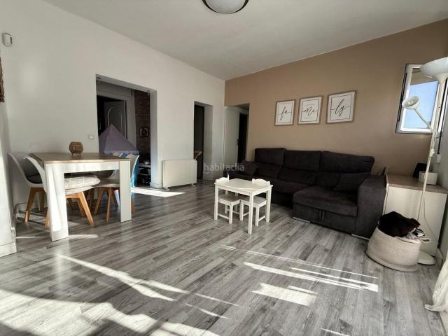 Piso en venta en Barcelona, La Marina del Port. Encantador Piso con trastero, en La Marina del Port, Barcelona Una Oportunidad Única por 317.000!. Pisos.