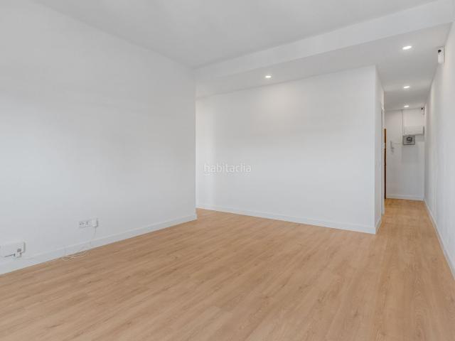Piso en venta en Barcelona, La Marina del Port. Piso en venta en FERROCARRILS CATALANS. Pisos.