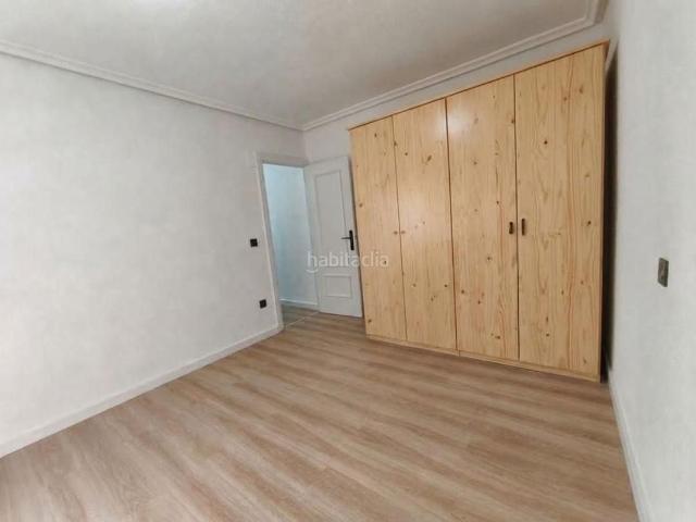Piso en venta en Barcelona, La Marina del Port. Piso en venta muy luminoso y con trastero en La Marina del Port Barcelona. Pisos.