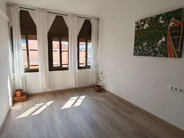 Piso en venta en Barcelona, La Marina del Port. Piso reformado de 3 habitaciones en Carrer dels Ferrocarrils Catalans, SantsMontjuïc, Barcelona 08038. Pisos.