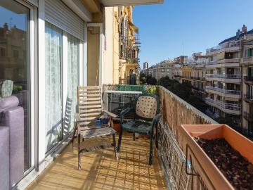 Piso en venta en Barcelona, La Nova Esquerra de l´Eixample. EXTERIOR LUMINOSO ORIENTACIÓN SUR TERRAZA CON VISTAS 4 HABITACIONES 2 BAÑOS ASCENSOR SERVICIOS Y COMUNICACIONES AIRE ACONDIC. Pisos.