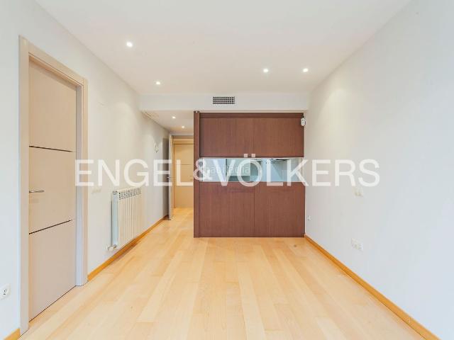 Piso en venta en Barcelona, La Nova Esquerra de l´Eixample. Exclusiva Finca Moderna con Parking Incluido en Eixample. Pisos.