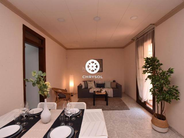 Piso en venta en Barcelona, La Nova Esquerra de l´Eixample. Piso con terraza de 25 m2 en Viladomat. Pisos.