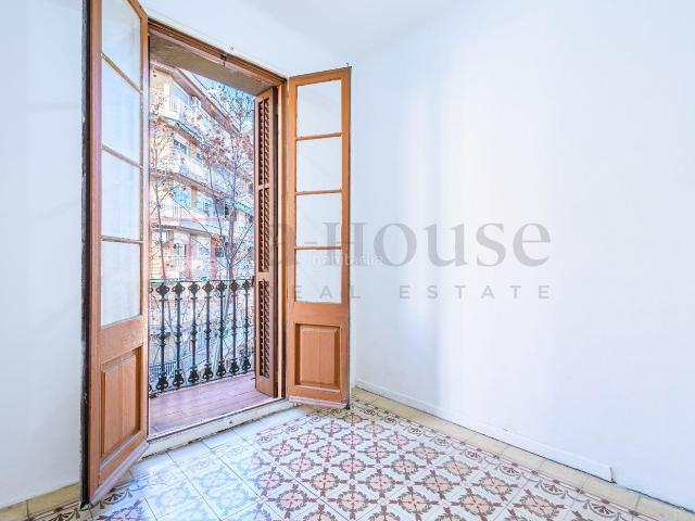 Piso en venta en Barcelona, La Nova Esquerra de l´Eixample. PISO CON DOBLE ORIENTACIÓN Y BALCÓN EN LA NOVA ESQUERRA DE LEIXAMPLE. Pisos.
